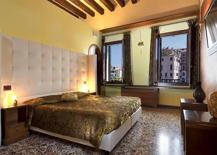 לינה וארוחת בוקר Abbazia De Luxe 3*